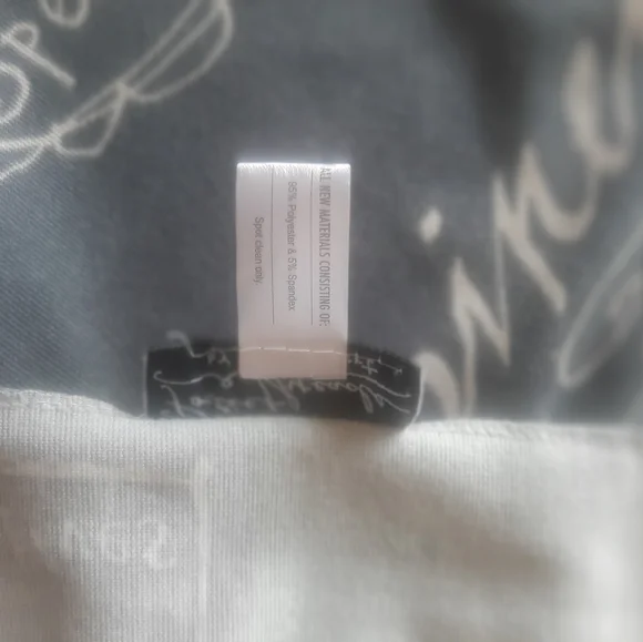 Poetic Threads Wrap - Picture 3 of 4